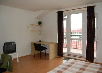 1-izbovy-byt-pred-home-stagingom-a-rekonstrukciou-HomeBrand-3
