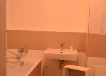 10-foto-bytu-pred-home-stagingom-kupelna