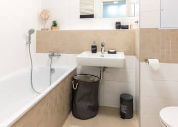 4-home-staging-2-izboveho-bytu-kupelna-HomeBrand