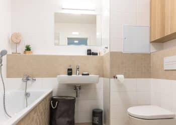 5-home-staging-2-izboveho-bytu-kupelna-HomeBrand