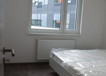 6-foto-bytu-pred-home-stagingom-spalna