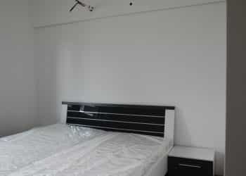 7-foto-bytu-pred-home-stagingom-spalna-postel