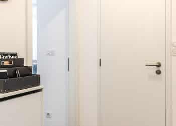 8-home-staging-2-izboveho-bytu-chodba-HomeBrand