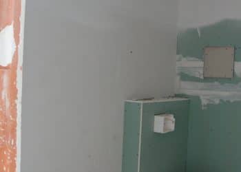 Rekonštrukcia-a-homestaging-bytu-na-prenajom-foto-pred-Cierna-voda-wc